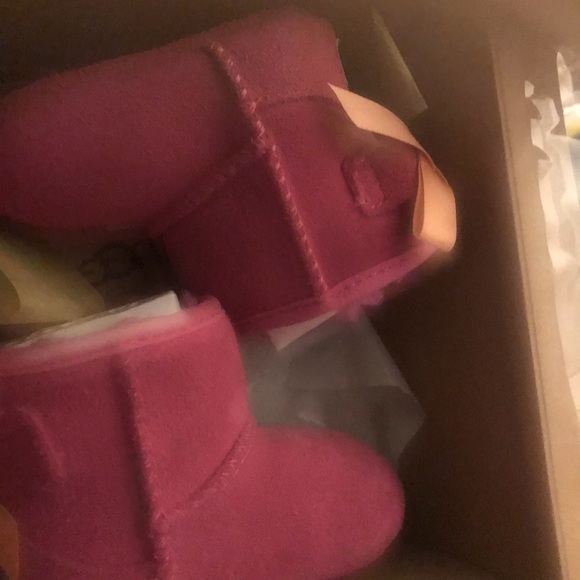 Infant uggs - Picture 2 of 2